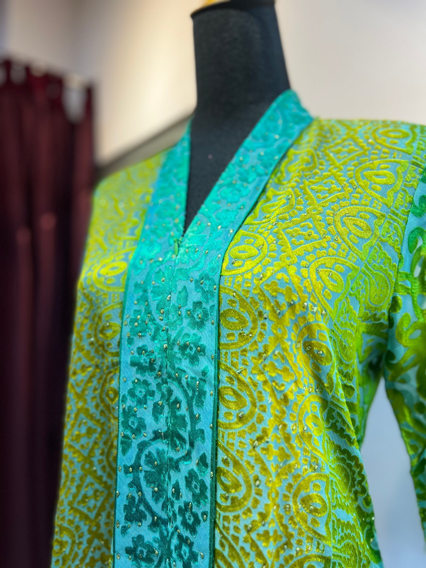 Opel Long Kebaya